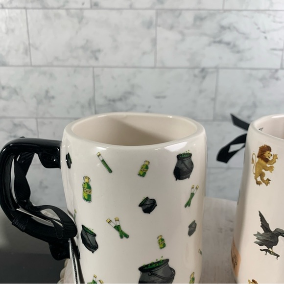 2024 Rae Dunn Harry Potter mug Set Of 2 HOGWARTS & POLYJUICE POTION - Picture 6 of 7